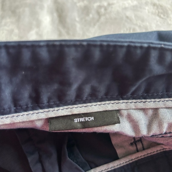 Boss Navy Blue Relaxed Pants with Smooth Fabric
Waist 36
Length 32 - Picture 4 of 7